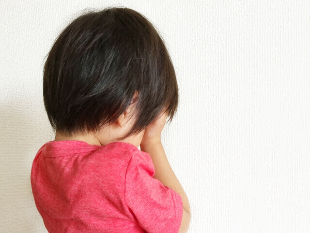 イヤイヤ期1歳3ヶ月の子が泣いている様子