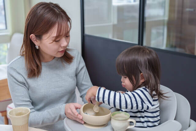 イヤイヤ期のご飯食べない子に寄り添うママ