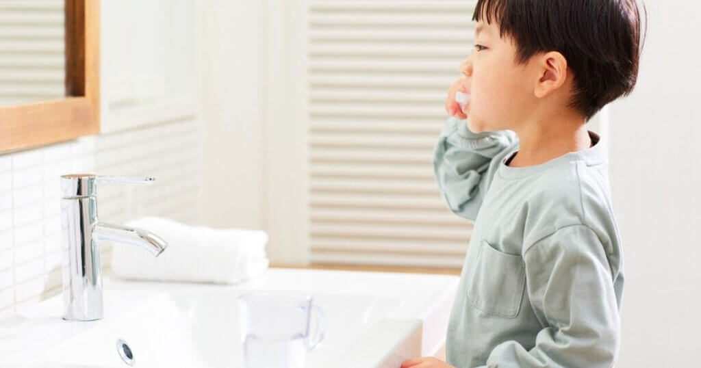 イヤイヤ期があまりなく直に歯磨きしている子供